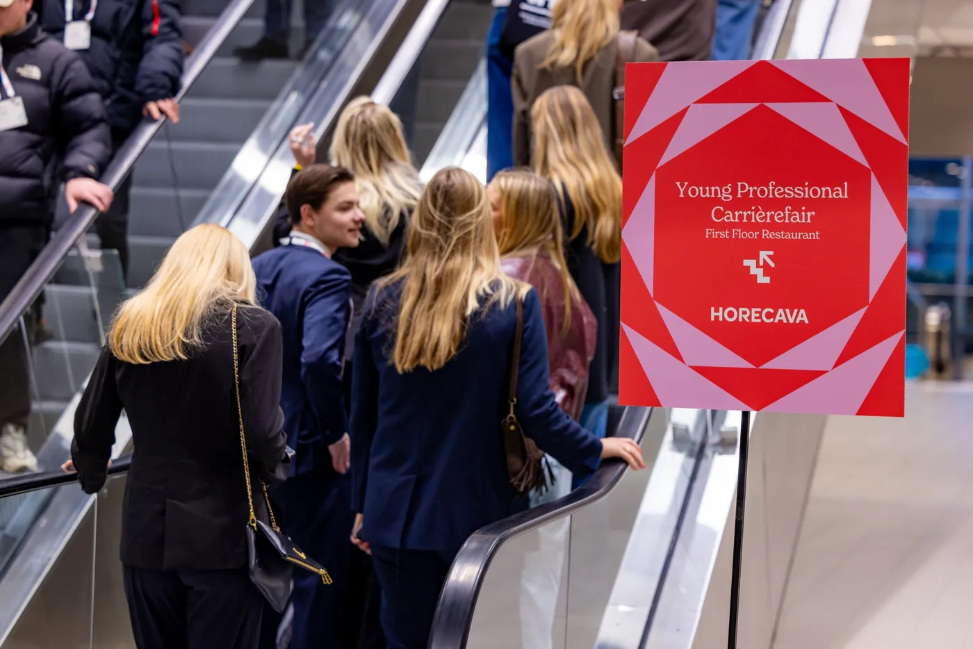 Bord van de Young Professional Carrièrefair bij de roltrap op Horecava